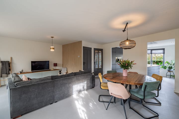 Photo 21 of Valeriaan 11