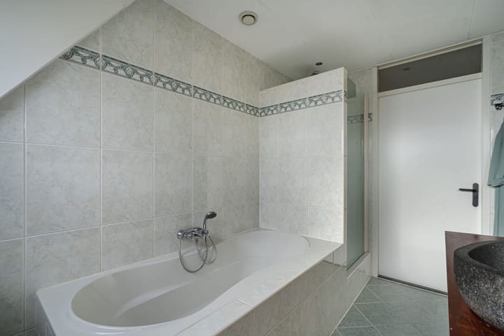 Photo 43 of Valeriaan 11