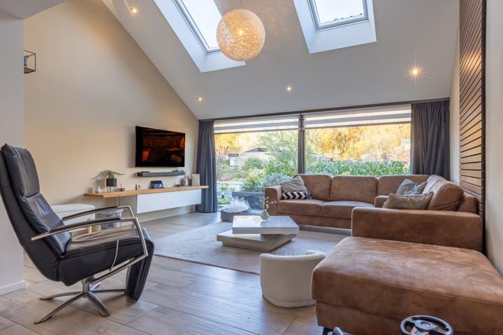 Foto 11 van Van Tuyll van Serooskerkenweg 21