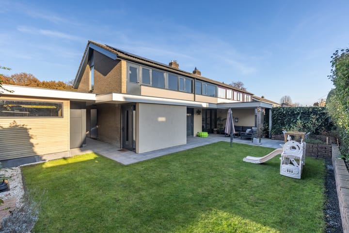 Foto 28 van Van Tuyll van Serooskerkenweg 21