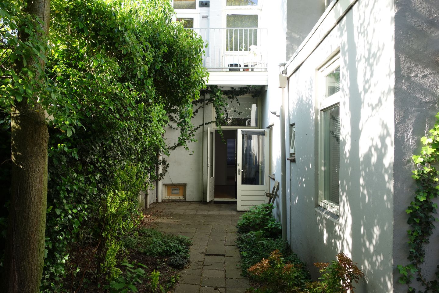 View photo 2 of Nassaustraat 43