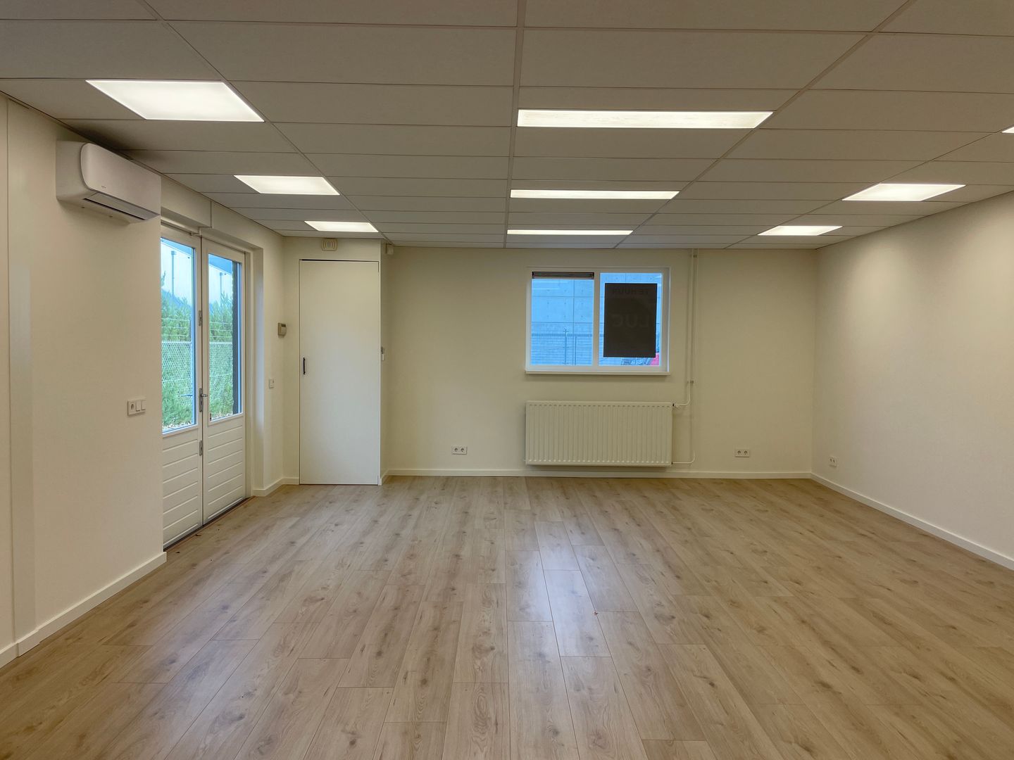 View photo 3 of Weidehek 83