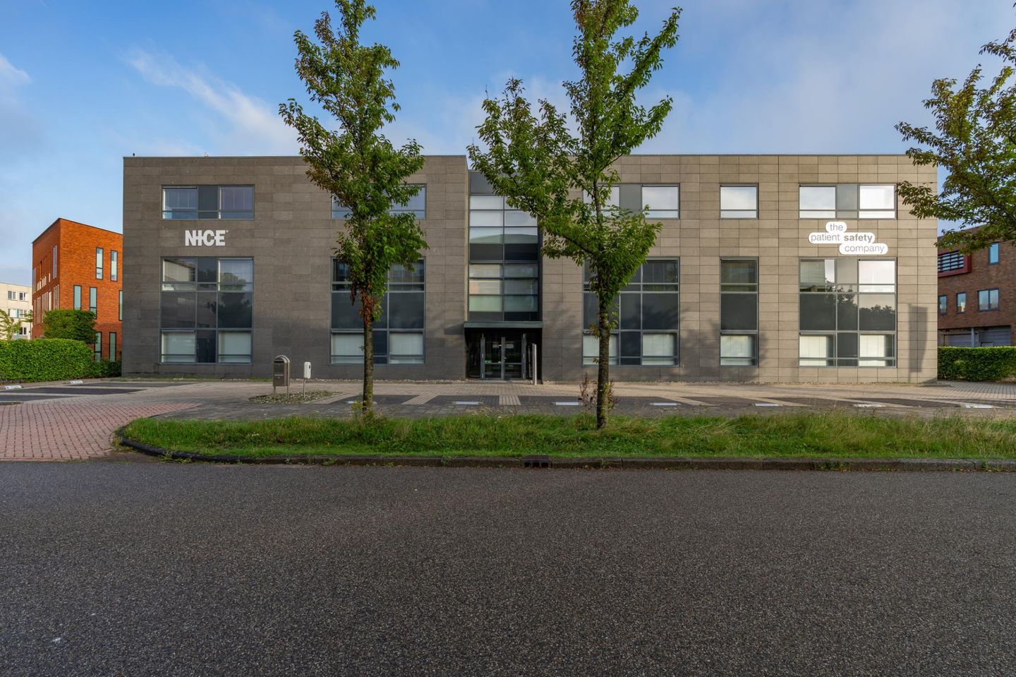 View photo 2 of Comeniusstraat 5