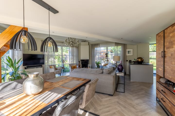 Photo 11 of Valkenisseweg 49-C