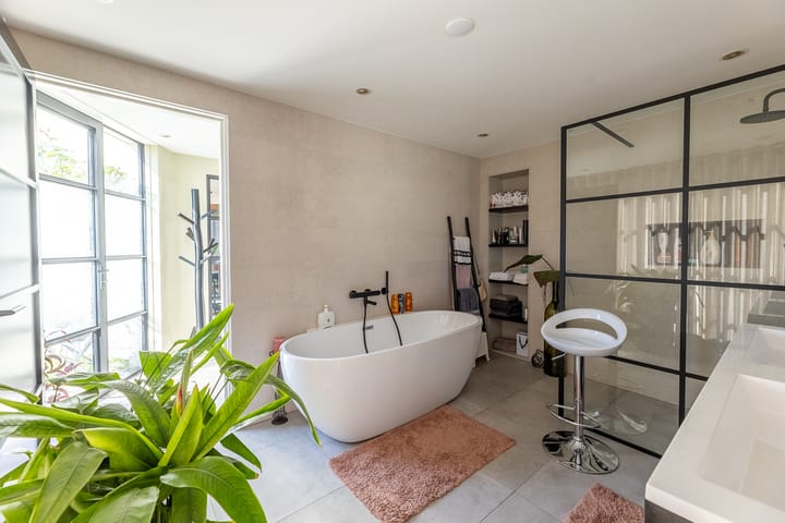 Photo 22 of Valkenisseweg 49-C