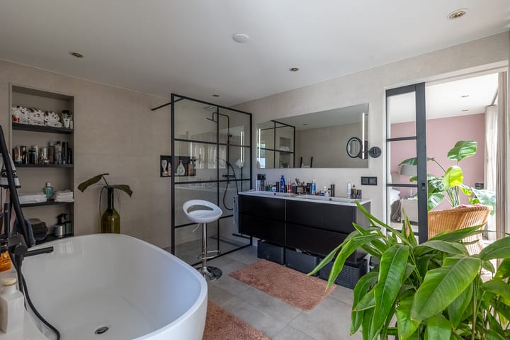 Photo 23 of Valkenisseweg 49-C