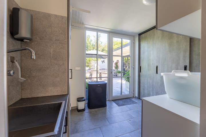 Photo 25 of Valkenisseweg 49-C