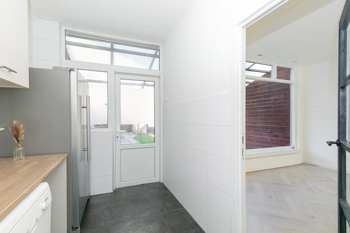 Photo 18 of Bloemfonteinstraat 35