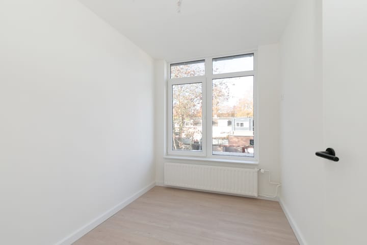 Photo 31 of Bloemfonteinstraat 35