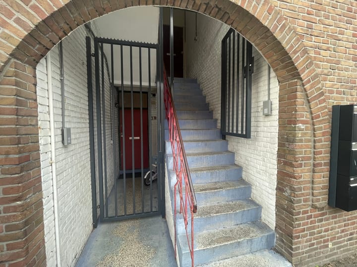 Photo 2 of Colensostraat 15