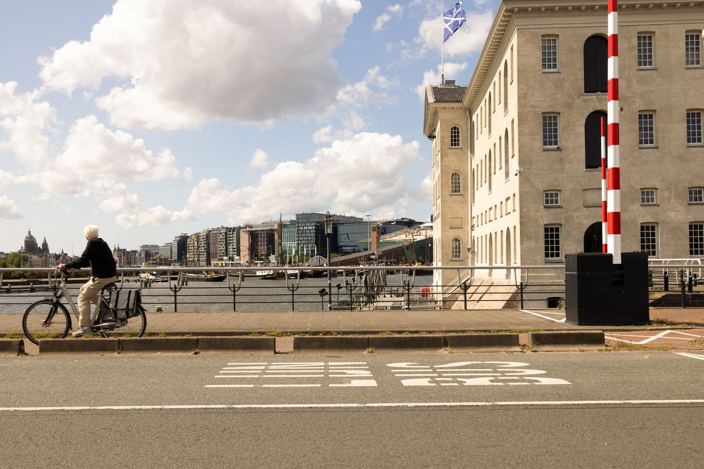 Foto 35 van Menadostraat 39-C