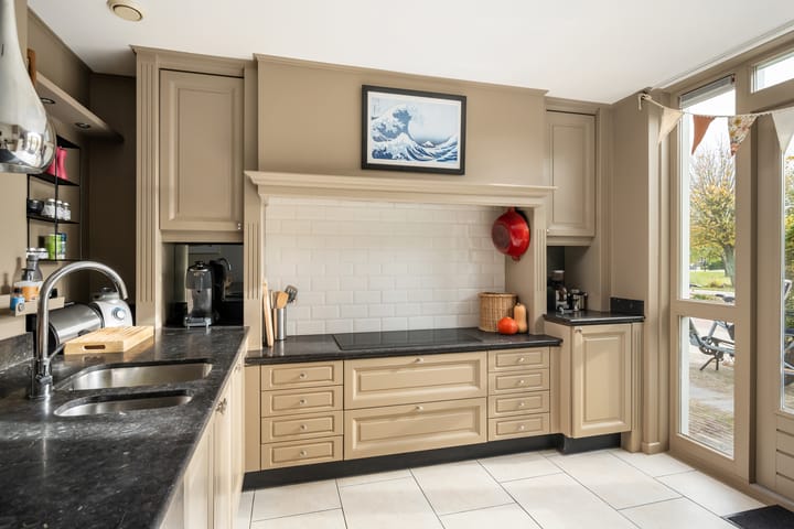 Foto 19 van Meerwedesingel 20