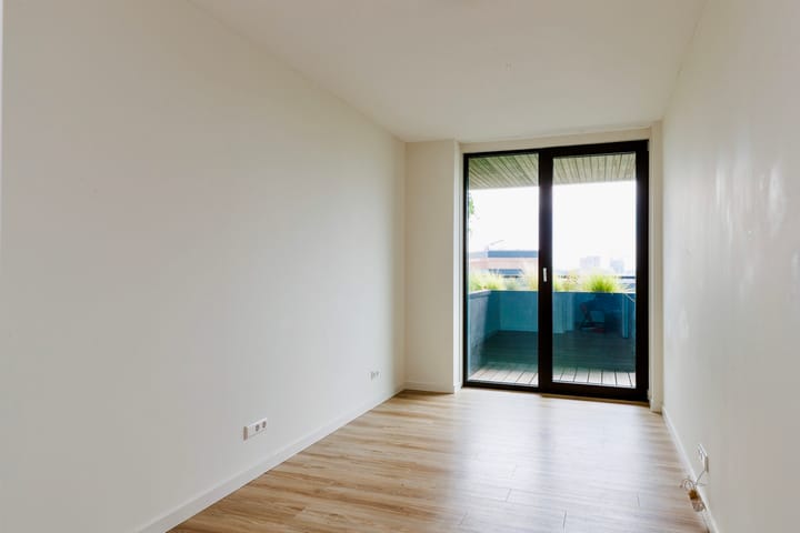 Photo 13 of Vincent van den Heuvellaan 245