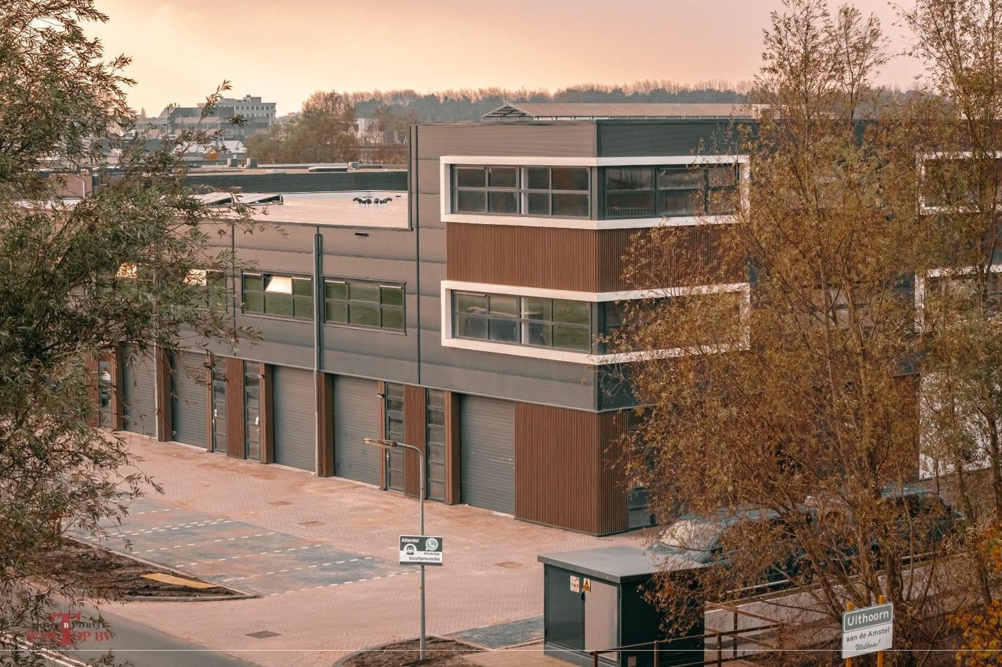 View photo 3 of Weidehek