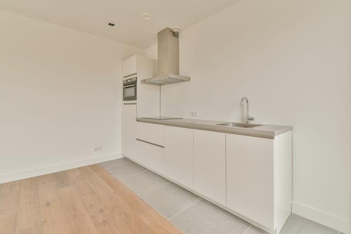 Photo 4 of Sint Willibrordusstraat 111-E