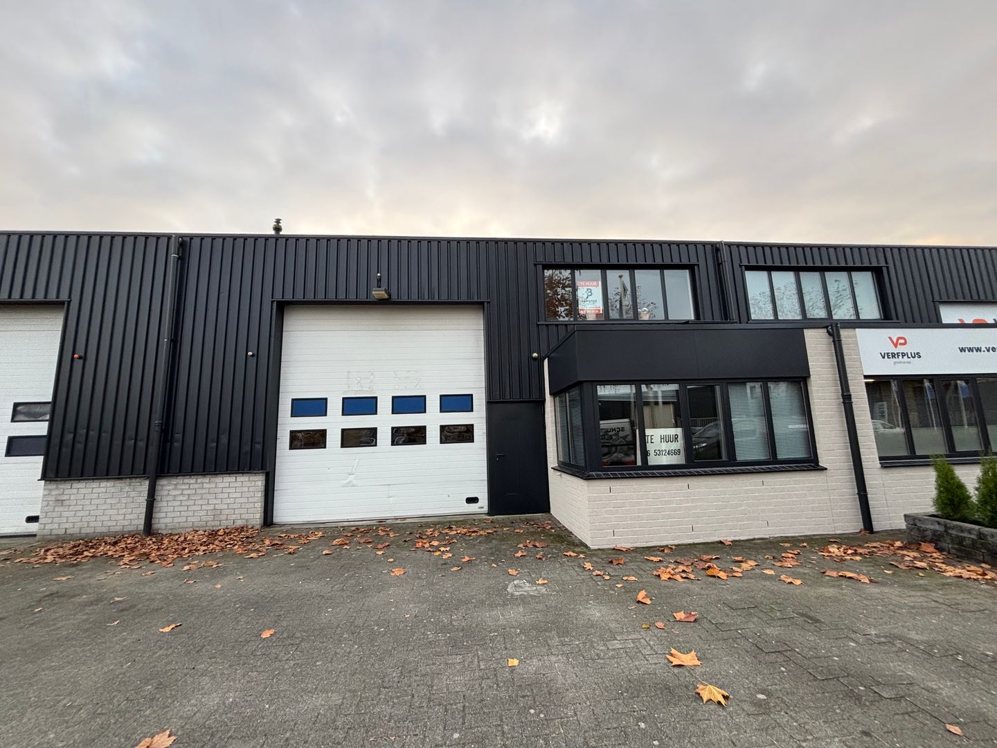 Bekijk foto 1 van Bedrijvenweg 19