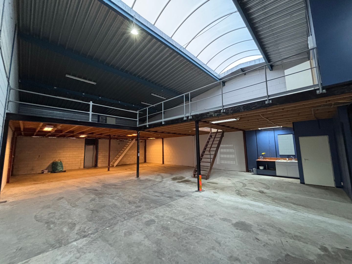 Bekijk foto 3 van Bedrijvenweg 19