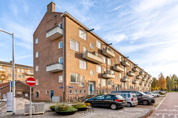 Photo 2 of Lex Althoffstraat 1-2