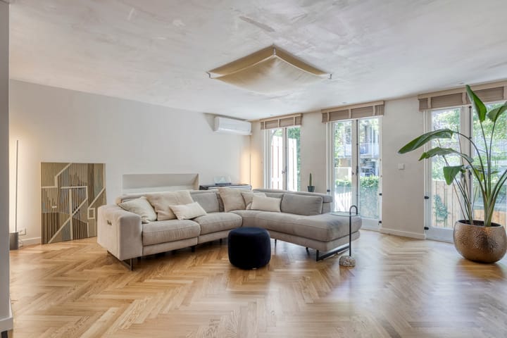 Photo 2 of Jacob van Lennepstraat 69-H