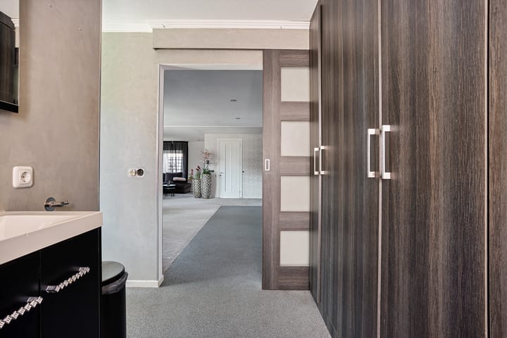 Photo 16 of R. Schuilingstraat 34