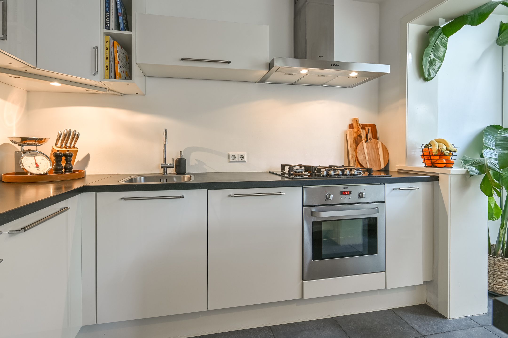 Photo 9 of Van den Vondellaan 16