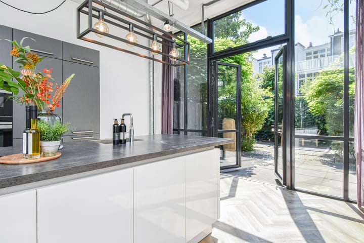 Foto 28 van Van Beverningkstraat 199