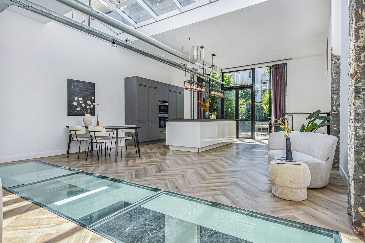 Foto 1 van Van Beverningkstraat 199