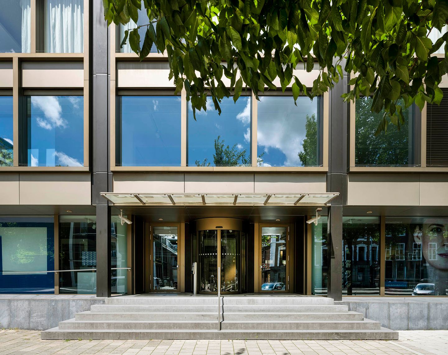 View photo 4 of Sarphatistraat 1