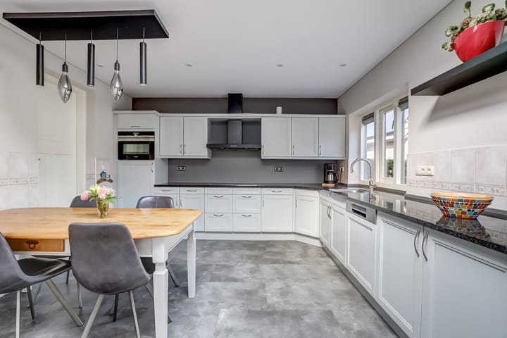 Photo 3 of Leemweg 131