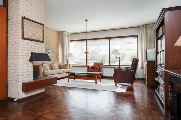 Photo 12 of Massenetstraat 2