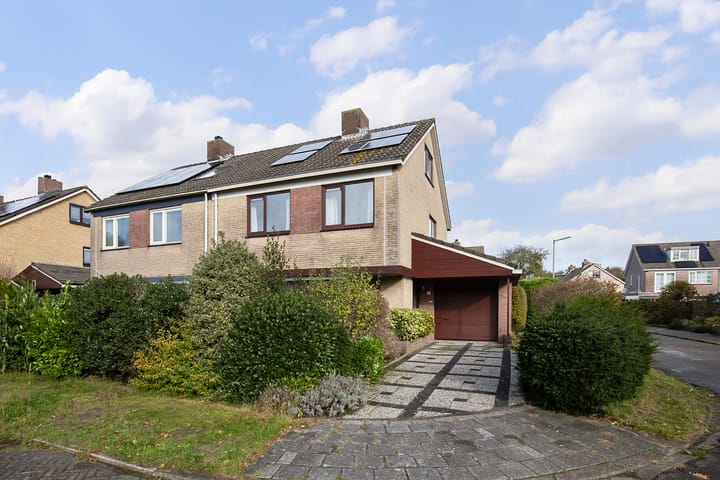 Photo 6 of Massenetstraat 2