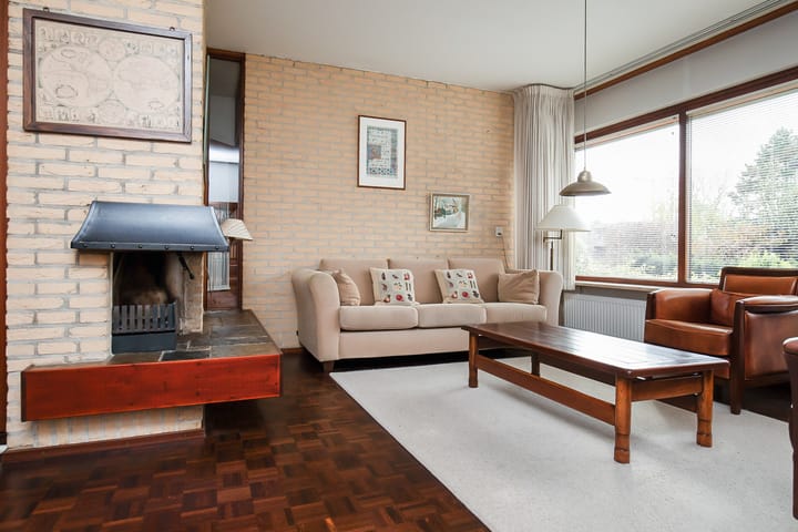 Photo 13 of Massenetstraat 2