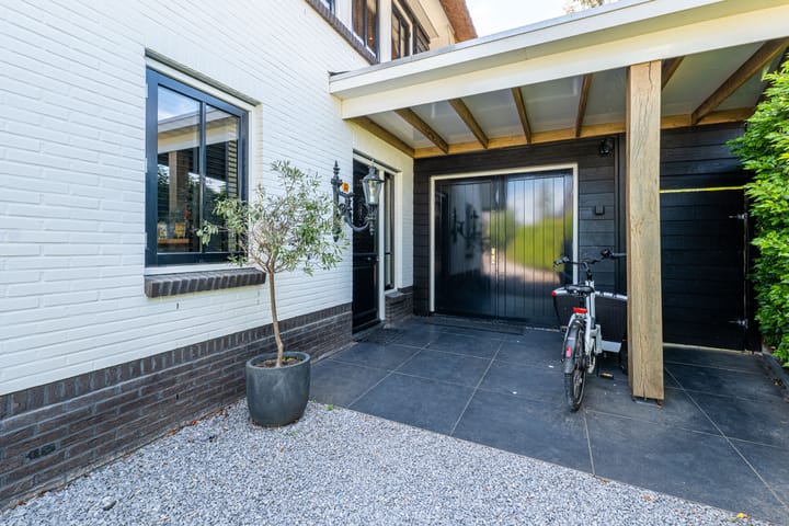 Photo 11 of Laantje van Bruijn 53