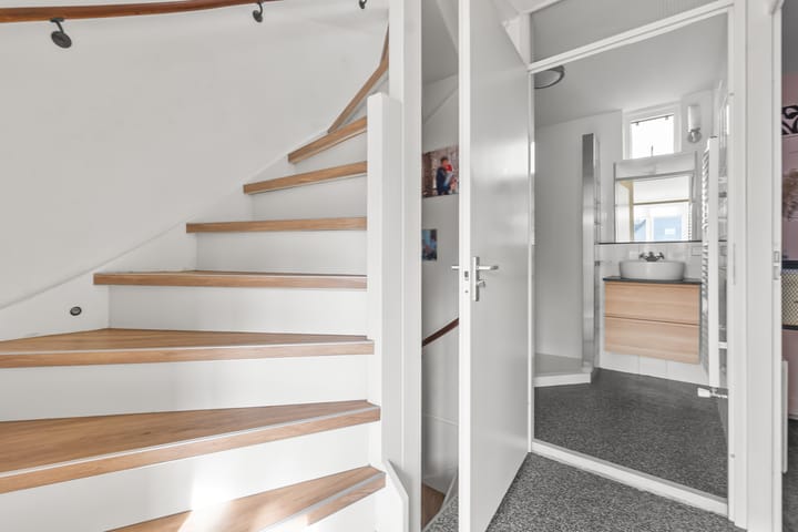 Foto 42 van Tjerk Kloostralaan 12