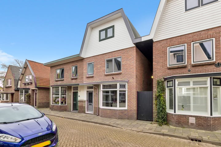 Photo 5 of Burgemeester van Nienesstraat 11