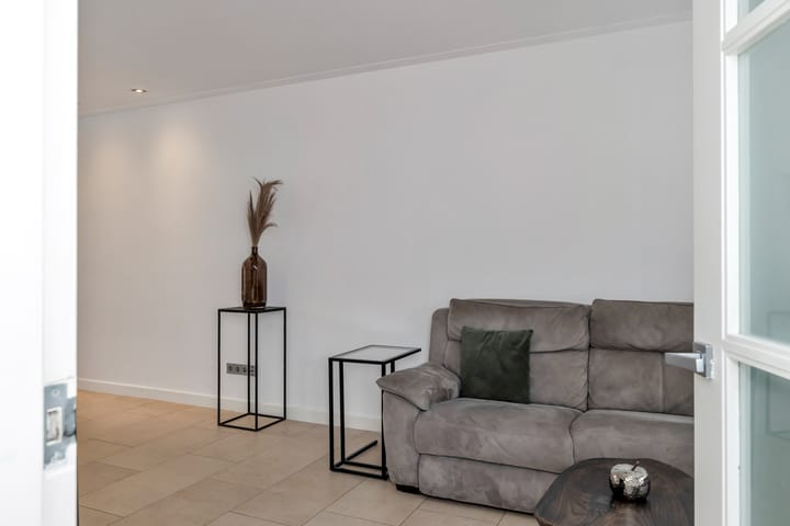 Photo 8 of Burgemeester van Nienesstraat 11