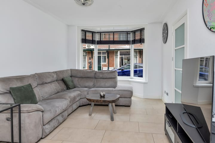 Photo 9 of Burgemeester van Nienesstraat 11