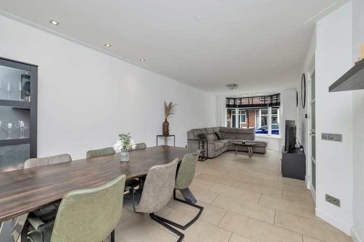 Photo 11 of Burgemeester van Nienesstraat 11