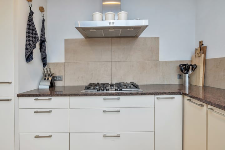 Photo 16 of Burgemeester van Nienesstraat 11