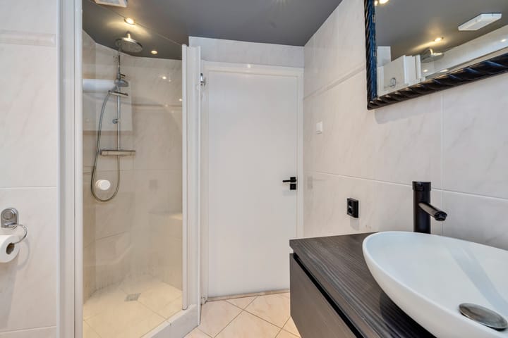 Photo 22 of Burgemeester van Nienesstraat 11