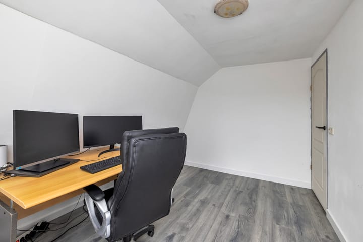 Photo 36 of Burgemeester van Nienesstraat 11