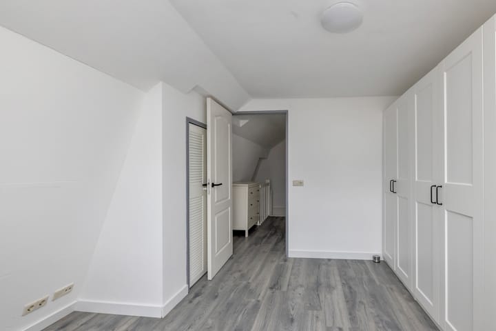 Photo 39 of Burgemeester van Nienesstraat 11