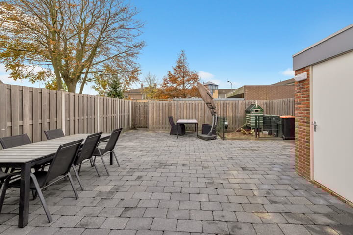 Photo 40 of Burgemeester van Nienesstraat 11