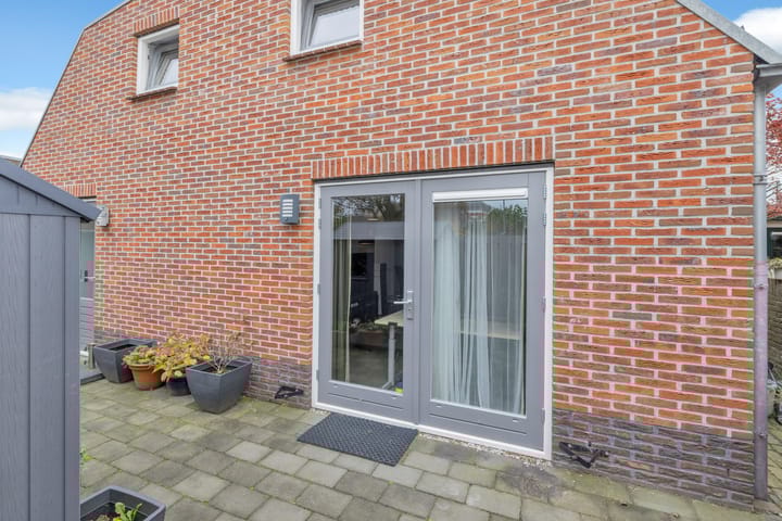 Photo 48 of Burgemeester van Nienesstraat 11