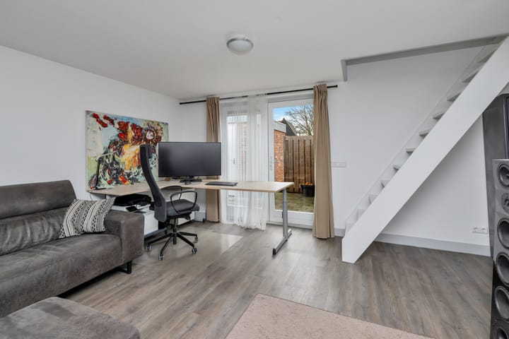 Photo 53 of Burgemeester van Nienesstraat 11