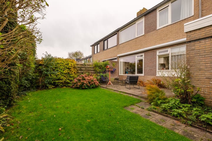 Photo 38 of Meester Neuteboomstraat 52