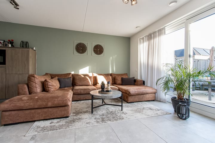 Photo 4 of Fiep Westendorplaan 175