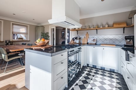 Loo 17 tertiary image