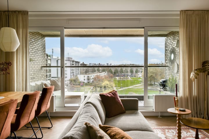 Photo 2 of Bos en Lommerplein 95