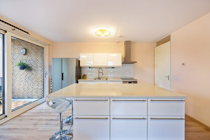 Photo 2 of Eva Besnyöstraat 45